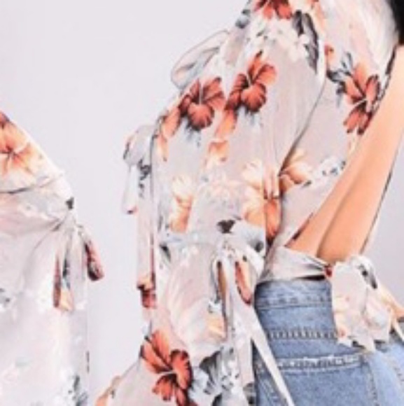 blouse - Picture 2 of 2